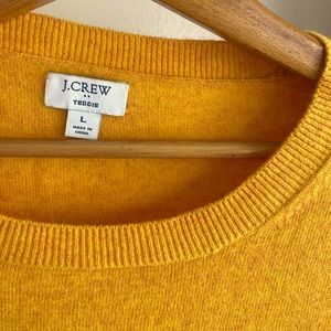 Crew neck long sleeve sweater